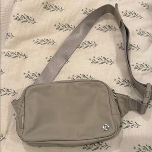 lululemon athletica Gray Crossbody Bag belt bag 2L large